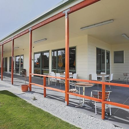 Tui Base Camp Hotel Tuatapere Bagian luar foto