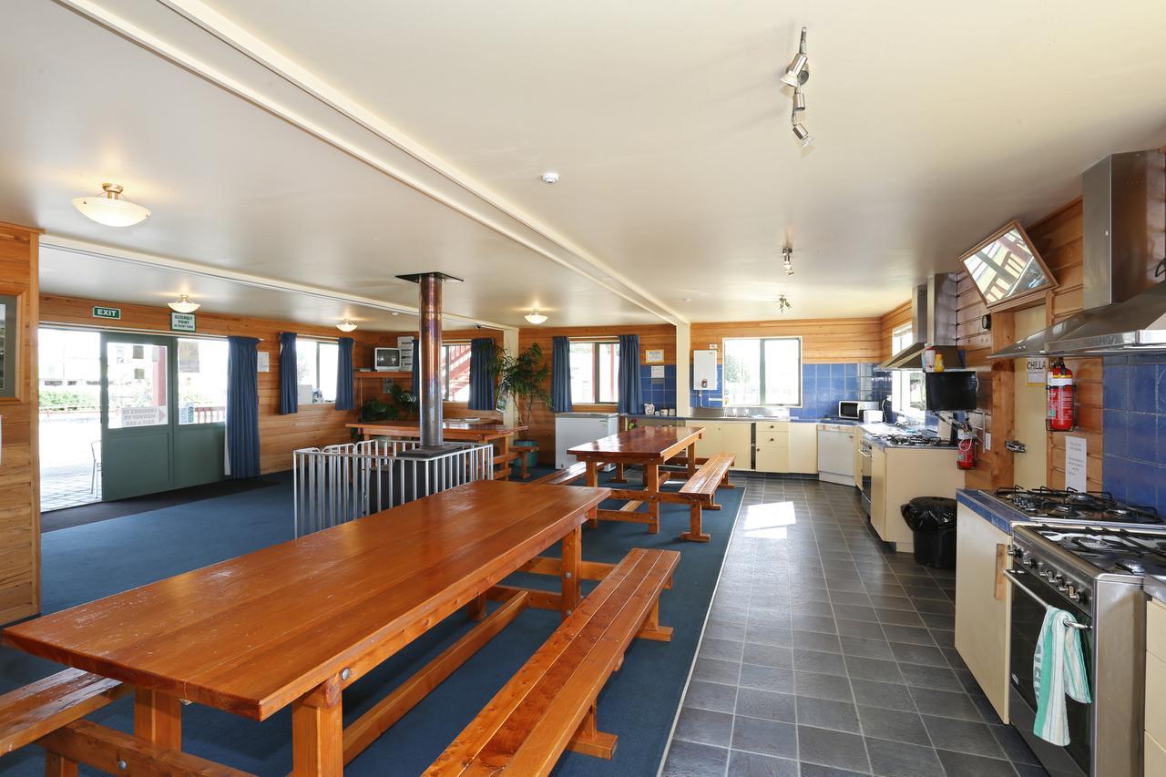 Tui Base Camp Hotel Tuatapere Bagian luar foto