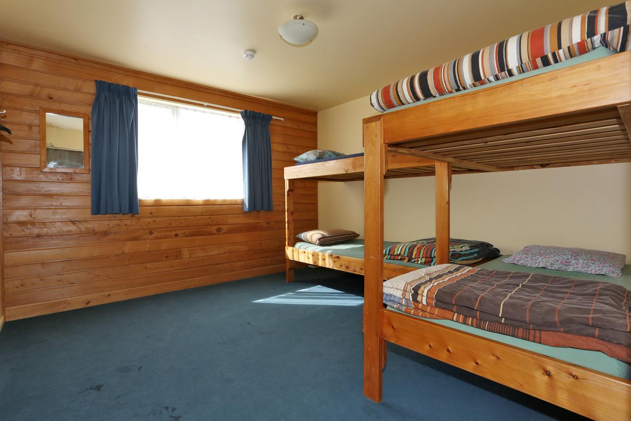 Tui Base Camp Hotel Tuatapere Bagian luar foto